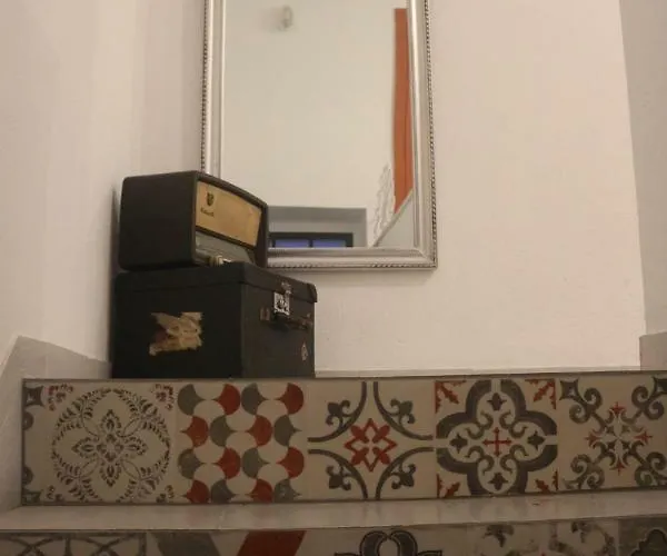 Nooks Sintra Three